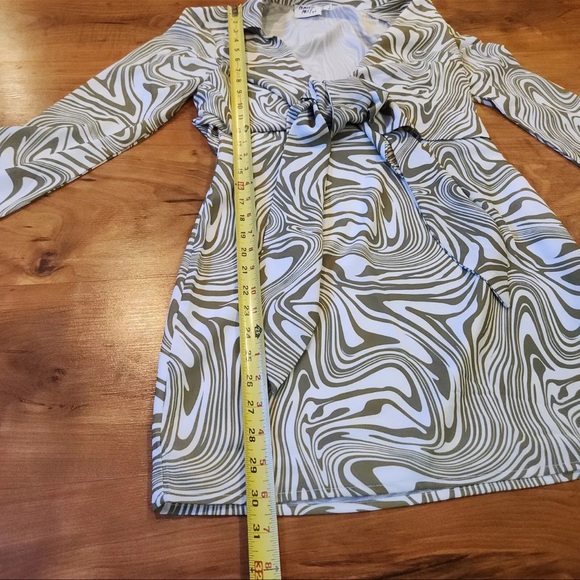 Princess Polly Retro Green White Boho Print Front Tie Long Sleeve Mini Dress - Picture 7 of 8